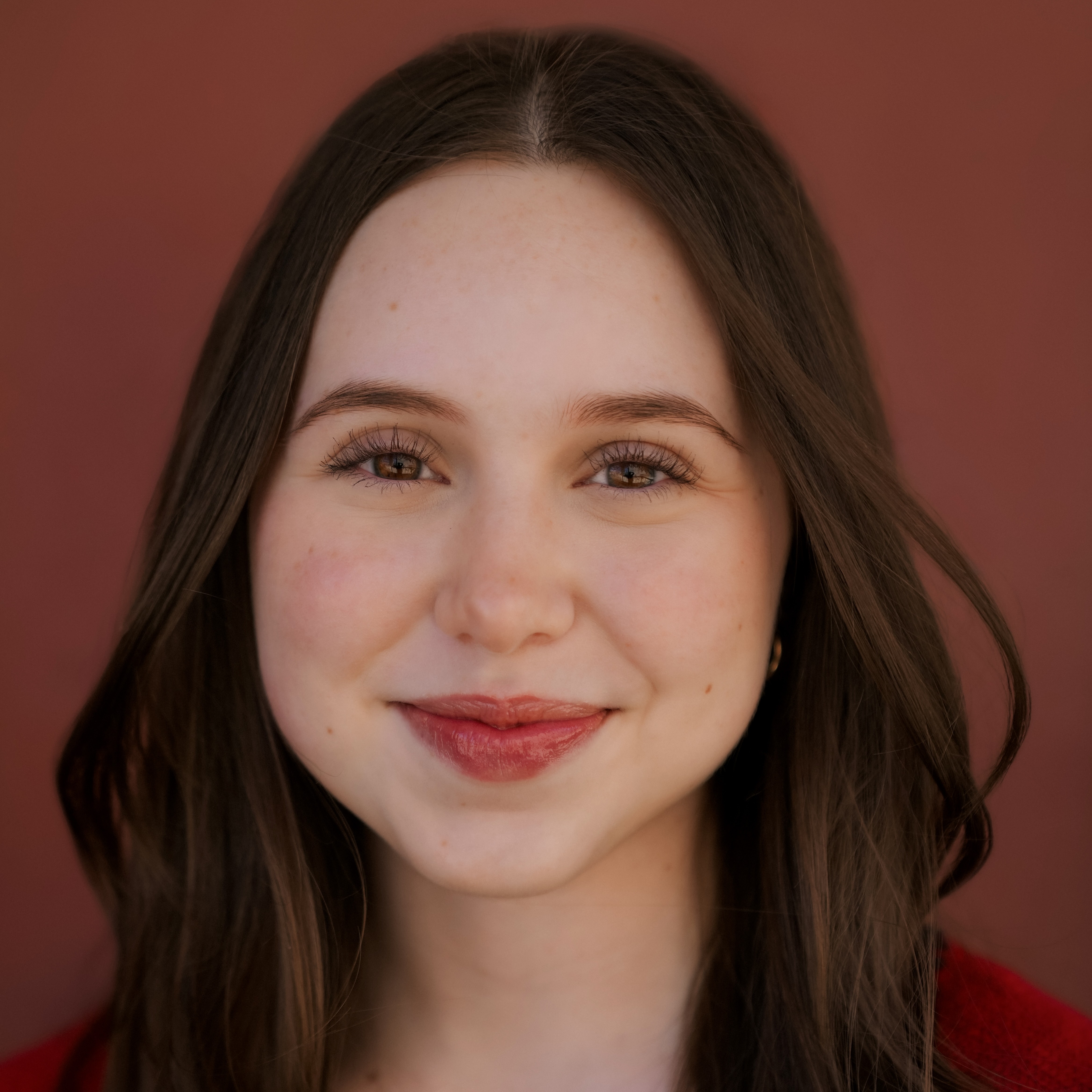 woman smiling inheadshot