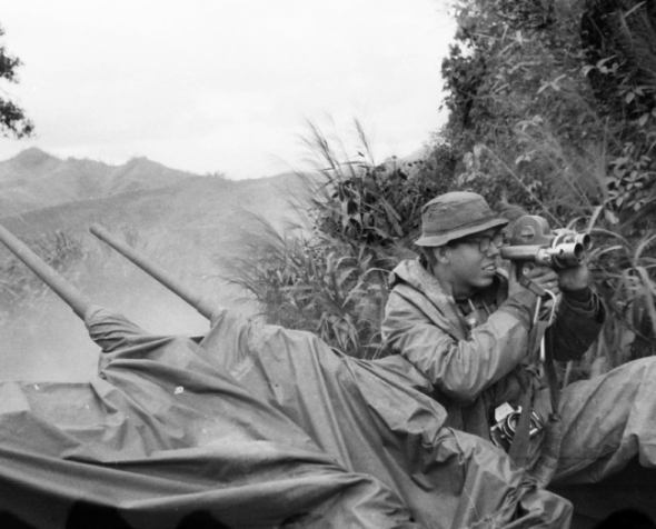 Photo of Tom Wolzien photographing the war in Vietnam