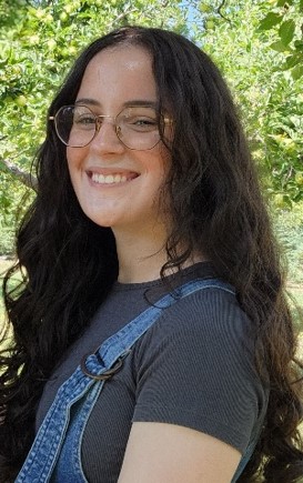 smiling headshot photo for jenna sandler 