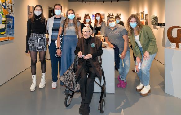 Dr. Helen Davis and DU Students at the Davis Gallery 