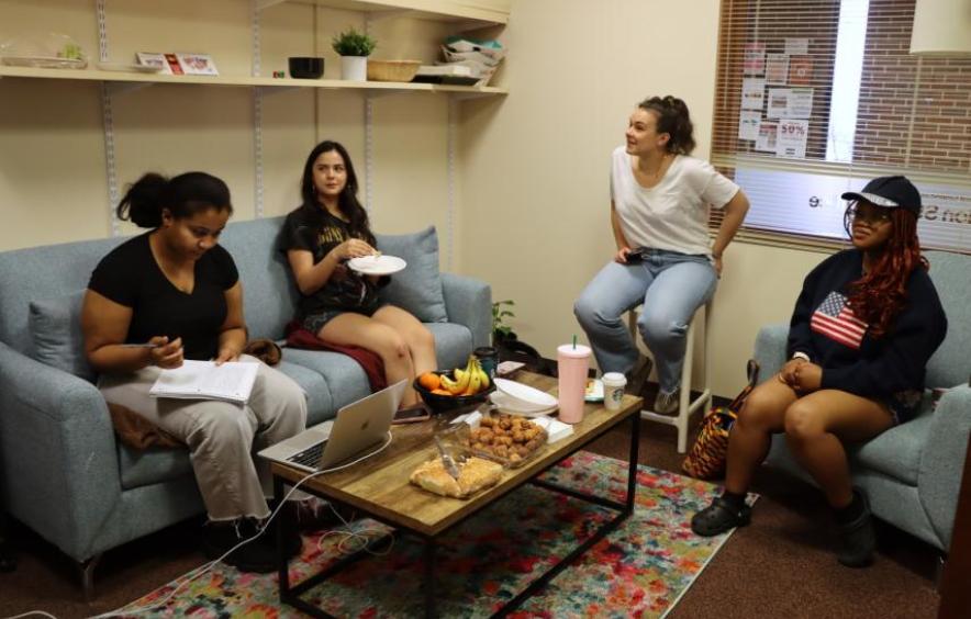 students eating & talking