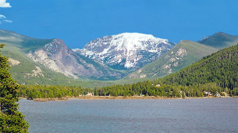 As a landlocked state — though admittedly one with difficult-to-rival mountain landscapes — Colorado doesn’t immediately summon images of pristine bodies of water. However, with more than 4,000 lakes and reservoirs, many offering scenic views and countless activities, move over mountains. It’s time to plan your next lake escape. We took a dip on this topic last year, focusing primarily on lakes within easy reach of the University of Denver campus. This time, we turn to bodies of water that will require a c
