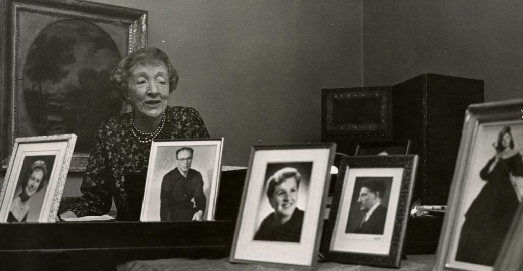 Florence Lamont Hinman