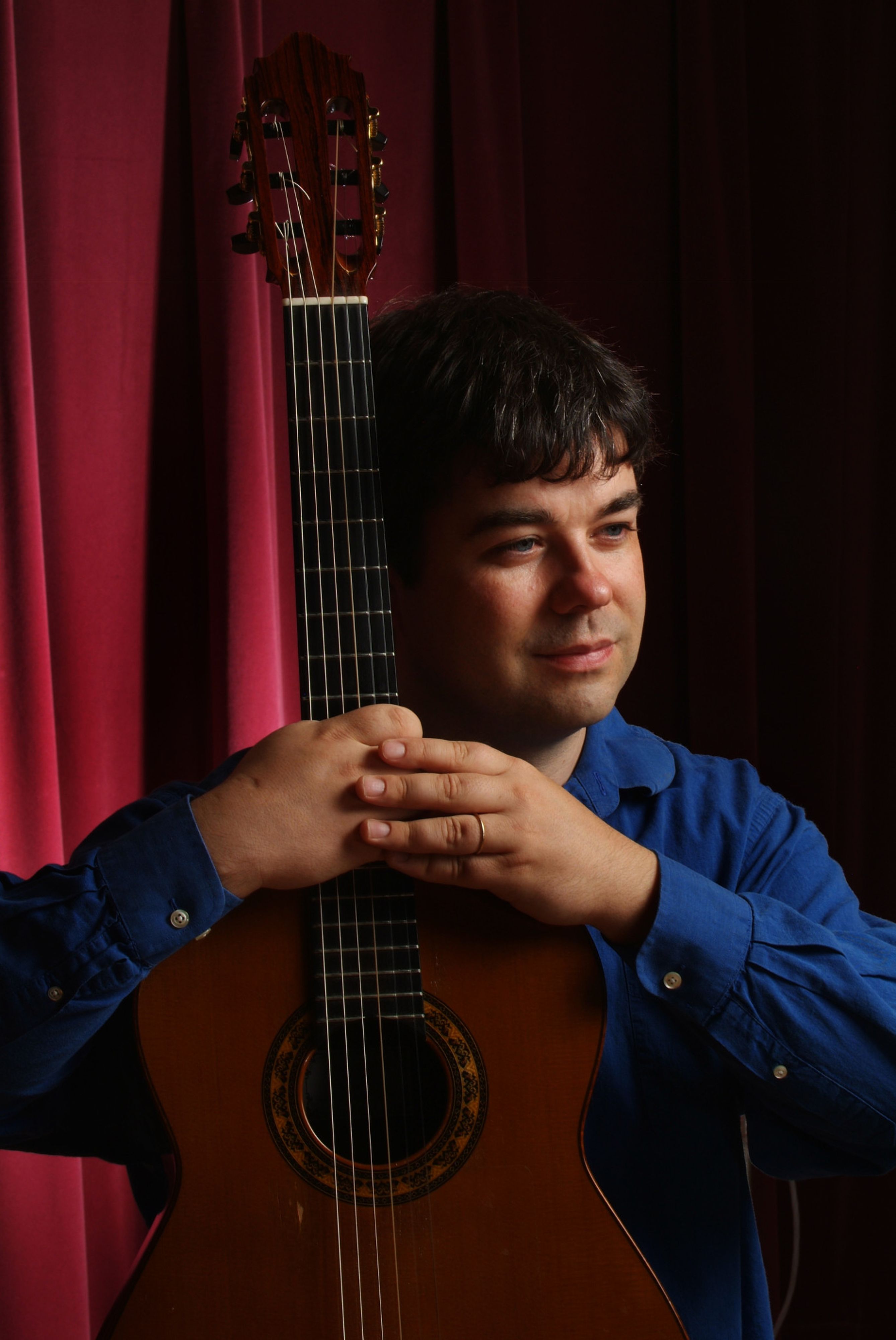 Jonathan Leathwood holding a guitar