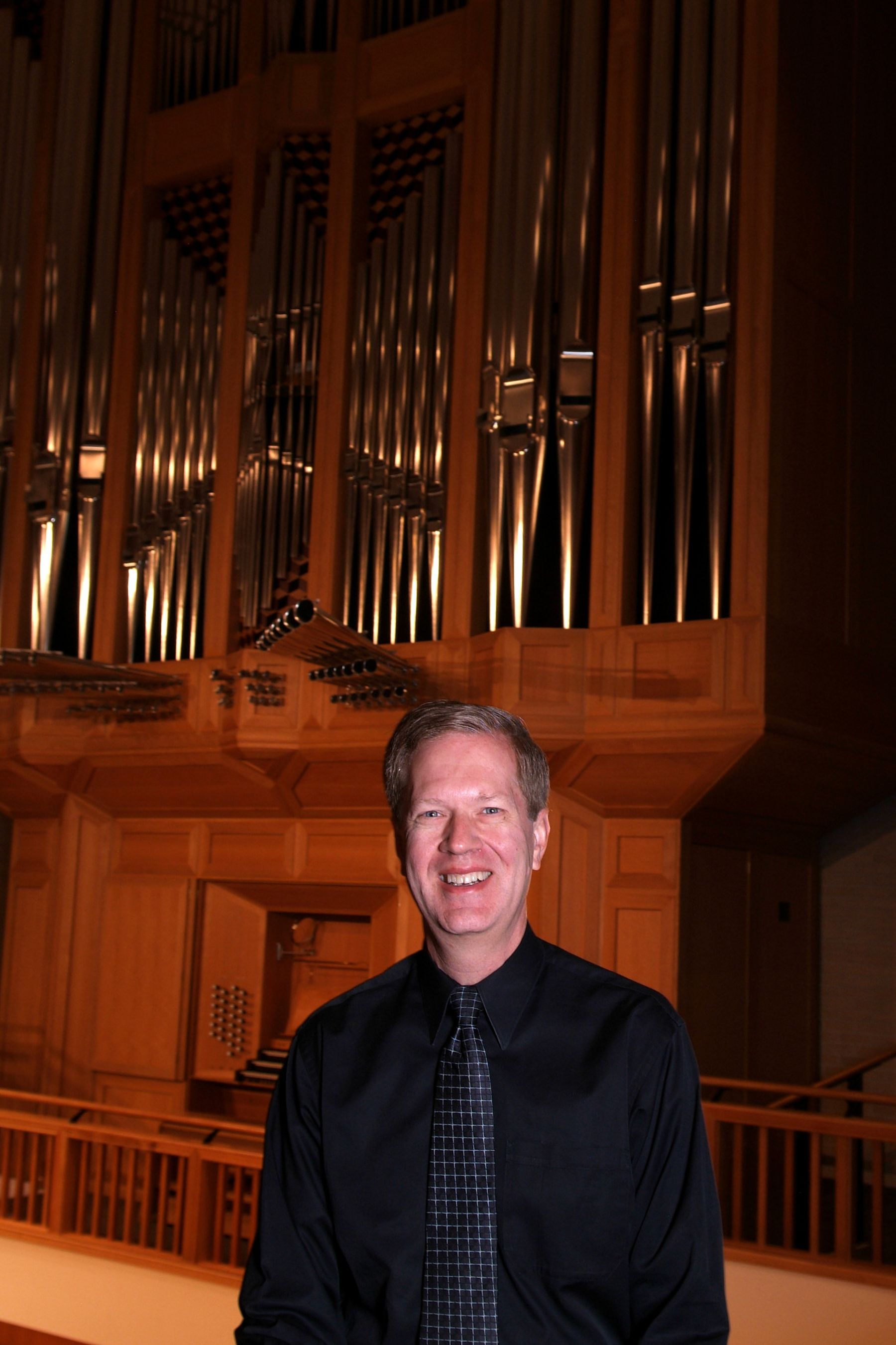 Joseph Galema in front of an organ