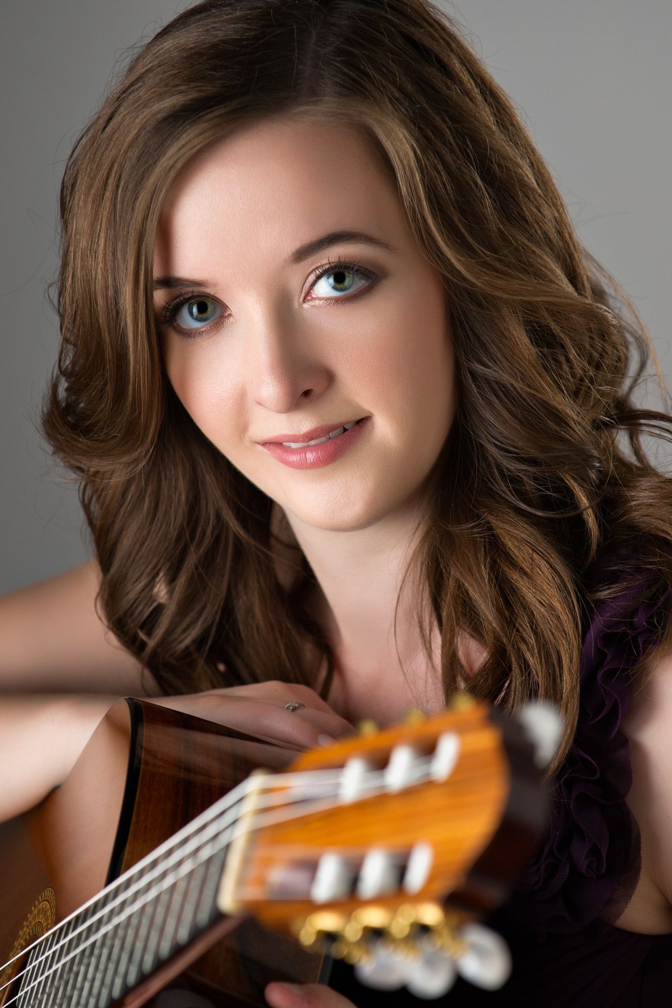 Laura Husbands holding acoustic guitar