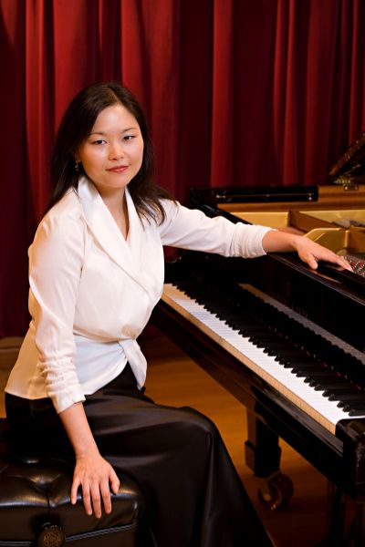 Rachael Hutchings at the piano